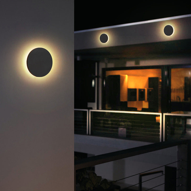 Klyne Minimalist Outdoor Wall Lamp