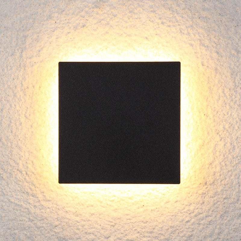 Klyne Minimalist Outdoor Wall Lamp