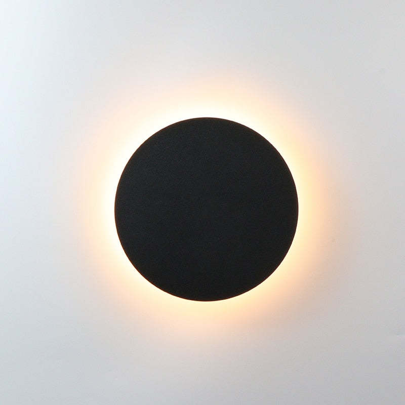 Klyne Minimalist Outdoor Wall Lamp
