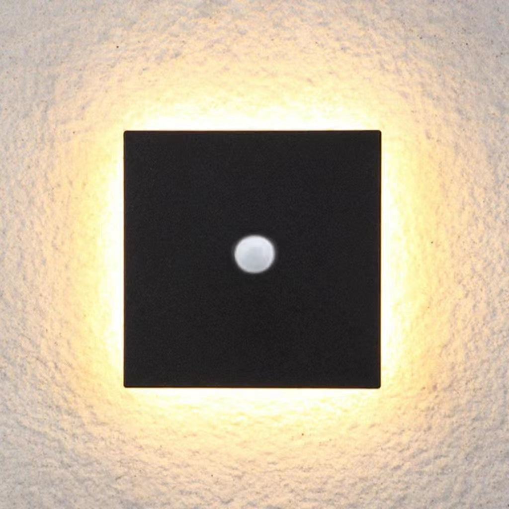 Klyne Minimalist Outdoor Wall Lamp