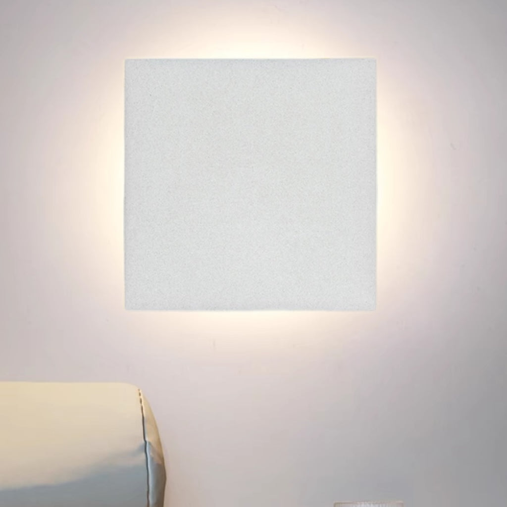 Klyne Minimalist Outdoor Wall Lamp