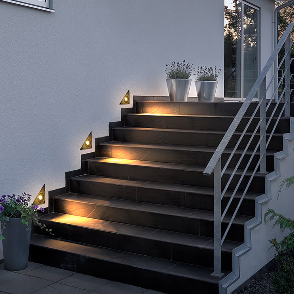 Klyne Triangle In-Wall Step Light