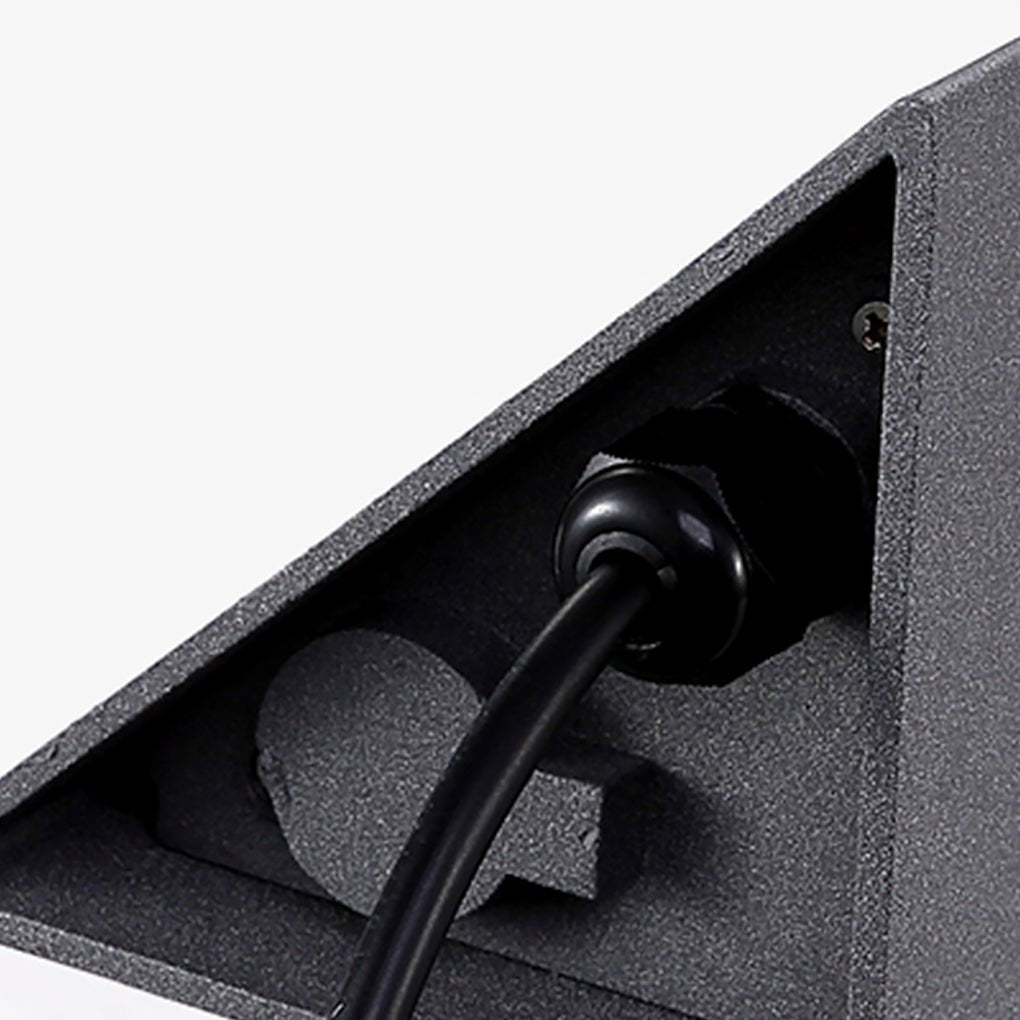 Klyne Triangle In-Wall Step Light