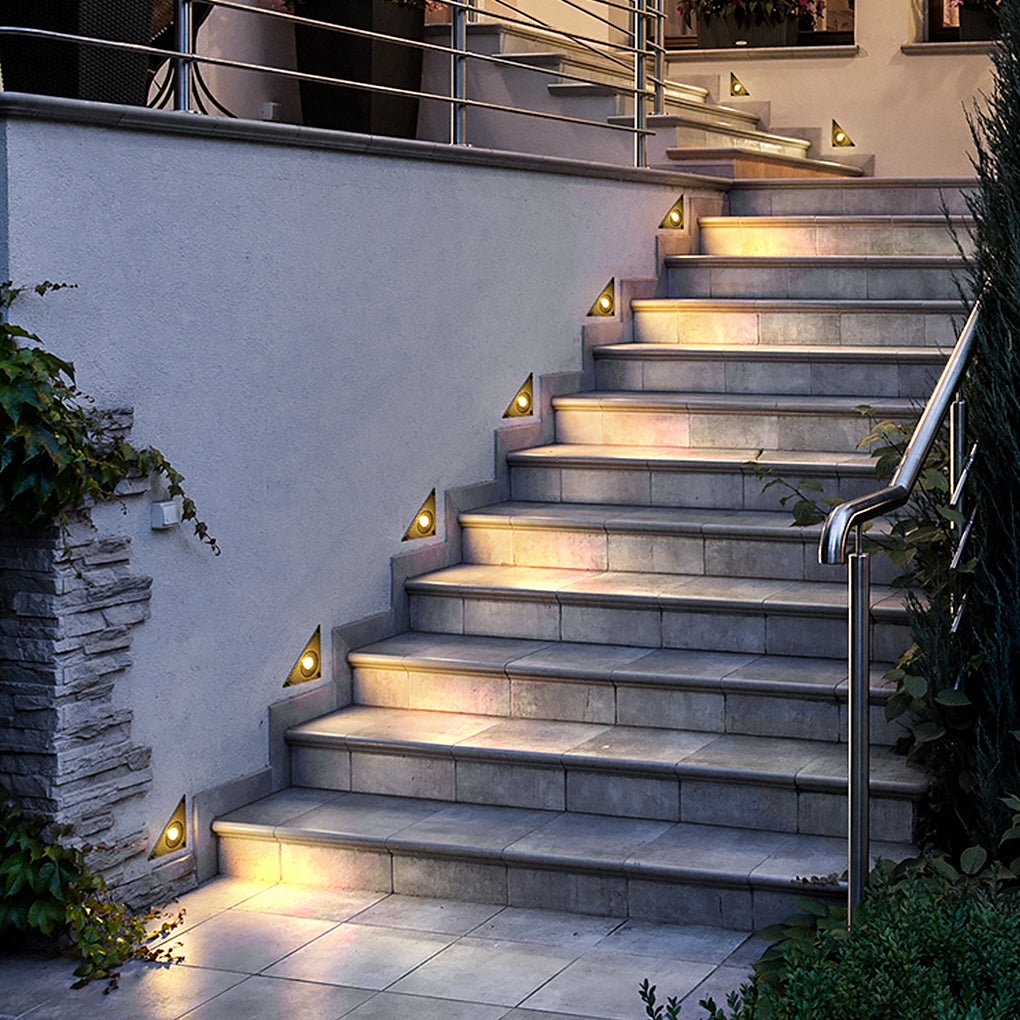 Klyne Triangle In-Wall Step Light
