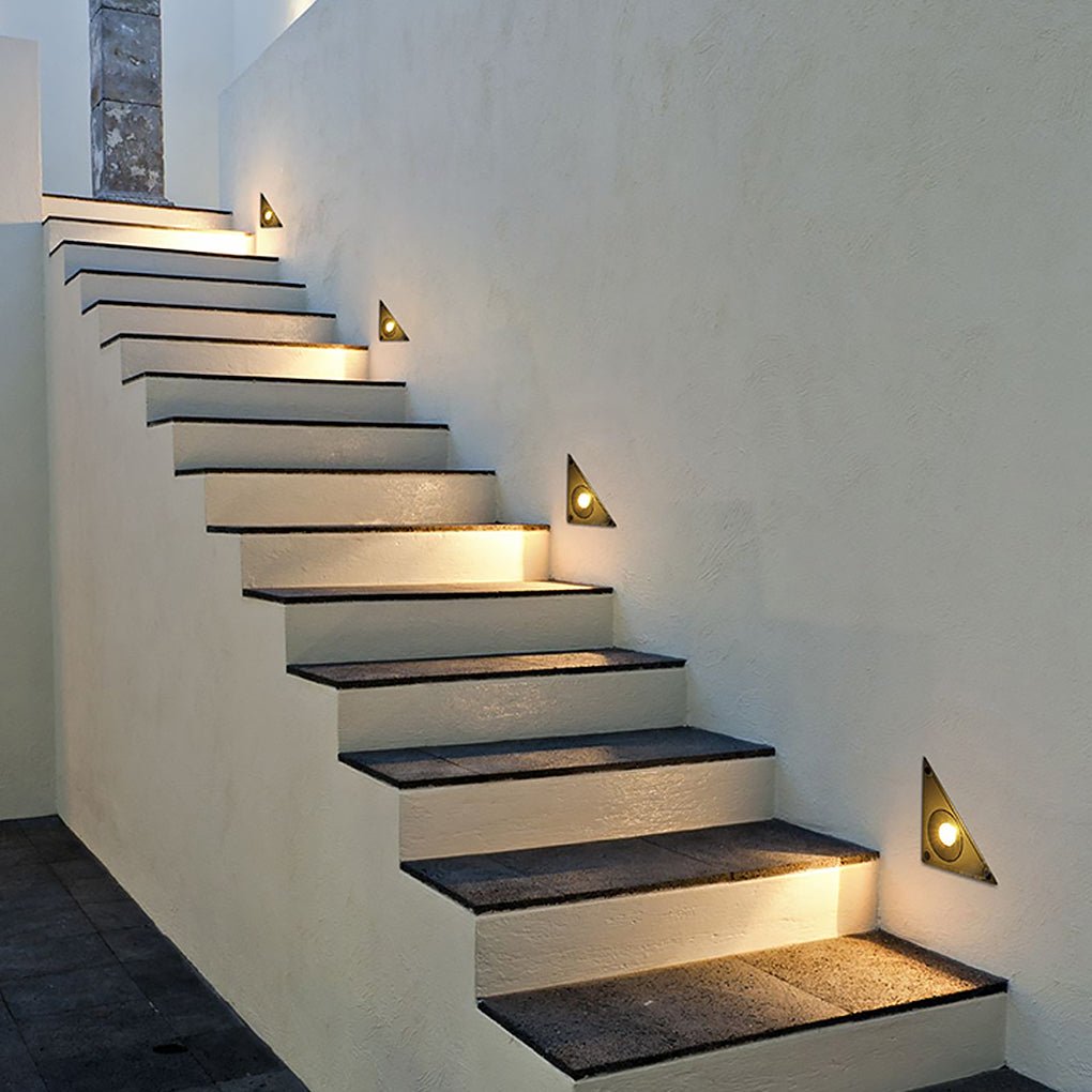 Klyne Triangle In-Wall Step Light